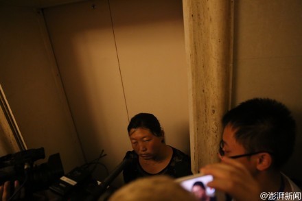 天津爆炸事故第四场发布会因家属冲击打断