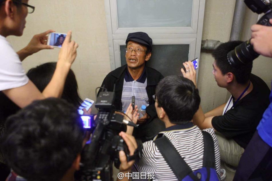 天津爆炸事故第四场发布会因家属冲击打断