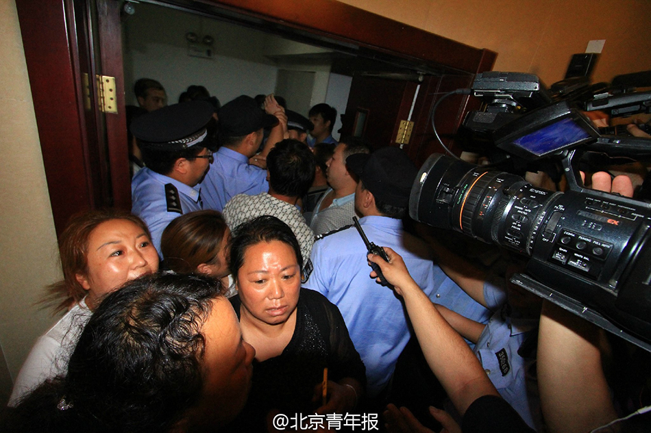 天津爆炸事故第四场发布会因家属冲击打断