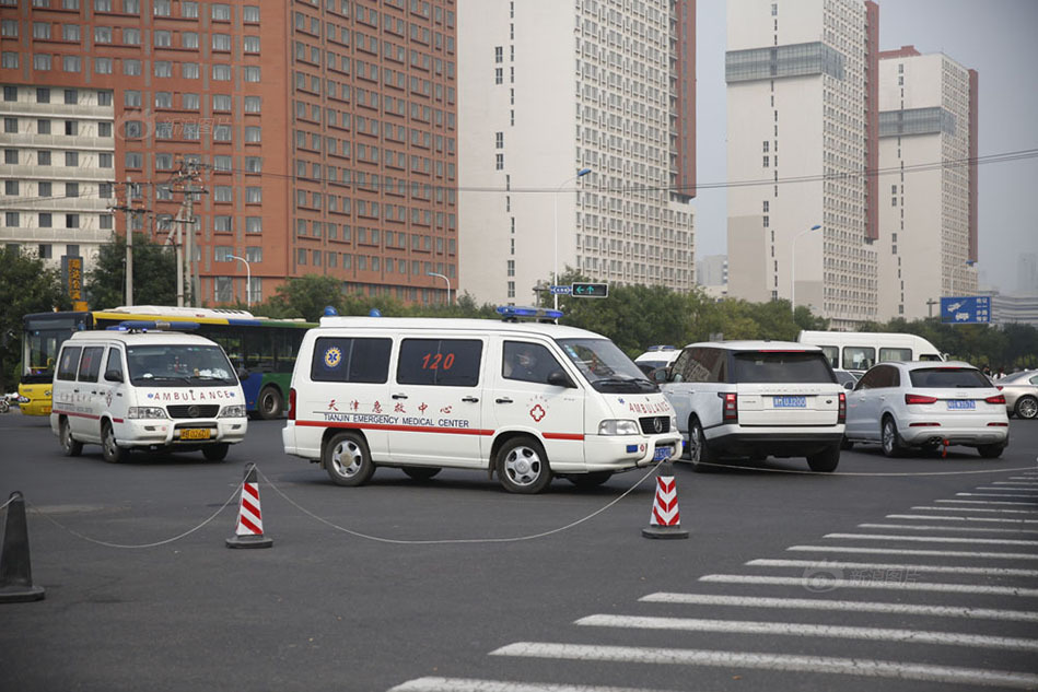 天津爆炸现场方圆三公里居民疏散撤离