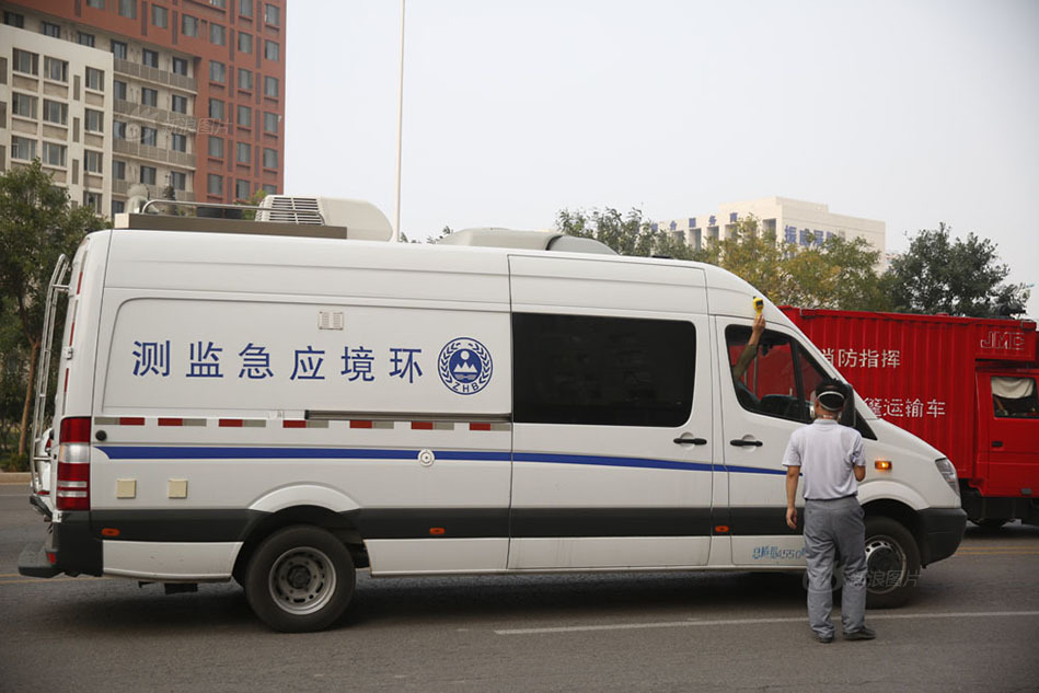 天津爆炸现场方圆三公里居民疏散撤离