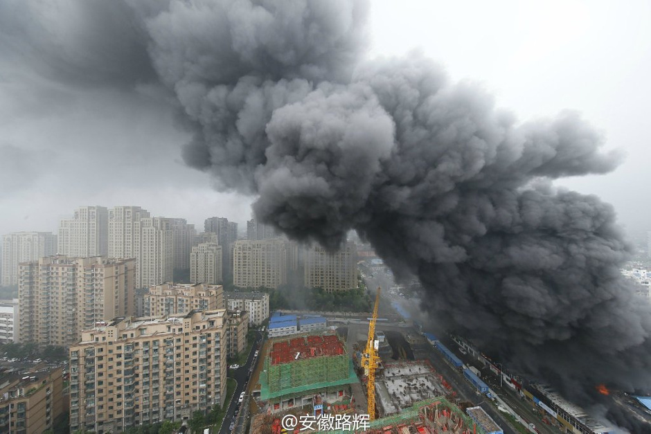 合肥一厂房仓库突发大火 周边人员疏散_高清图集_新浪网