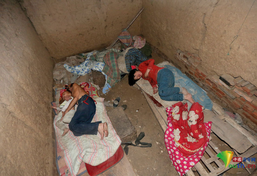 河南70岁老汉捡20多岁智障女子生一子,河南