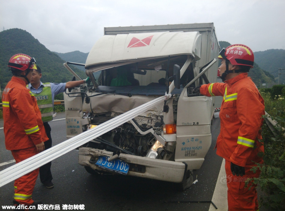 高速发生车祸 救援车辆被堵伤者身亡