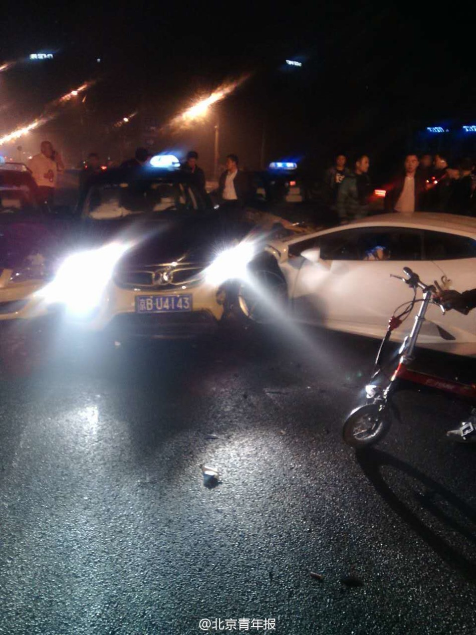 司机开 兰博基尼连撞8车 被控制_手机新浪网