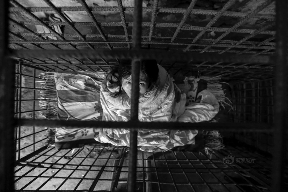 14年前,赵小杨因感情原因,患了精神病,失手打死了奶奶.
