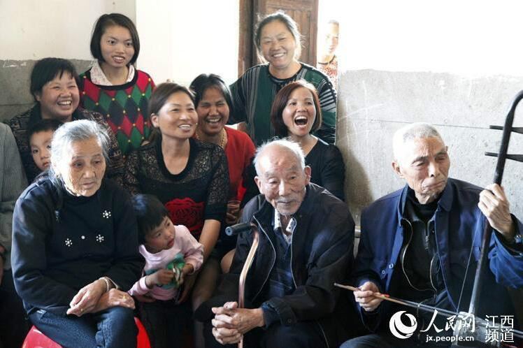 江西最长寿老人114岁 有子孙112人_高清图集_新浪网