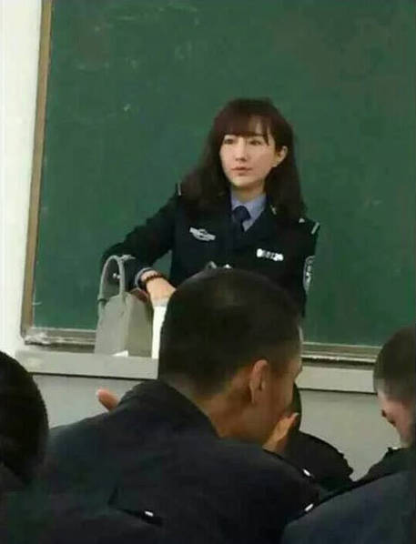 最美警校女长相爆红教师清纯围观被上课取人美女乃图片