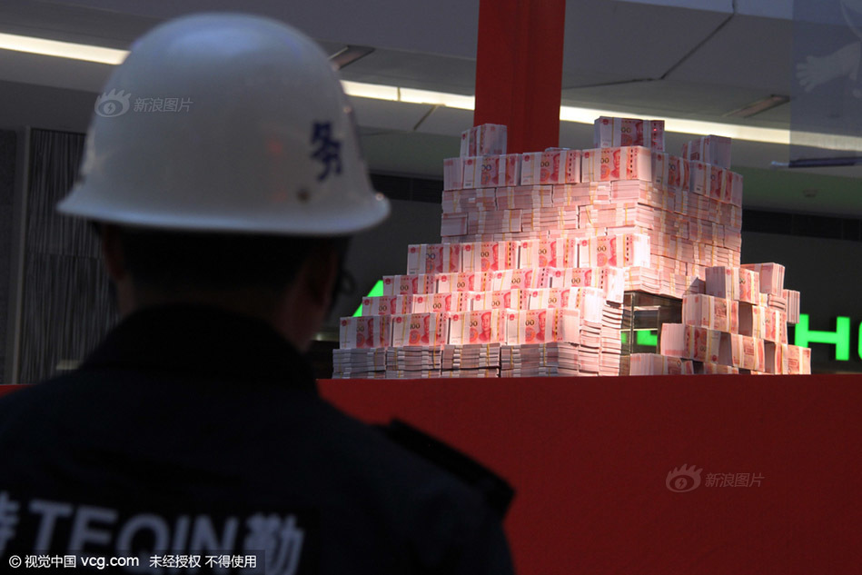 为招销售牛人 楼盘千万现金堆"钱山"