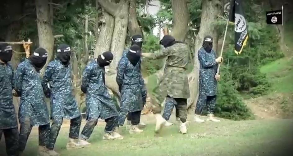 is发最新训练视频 教官猛踢学员裆部
