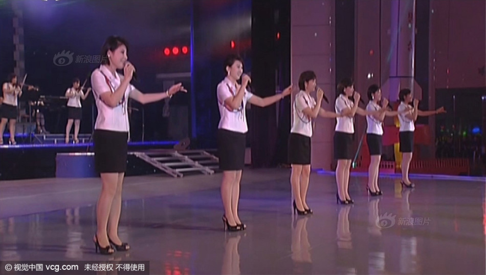 朝鲜牡丹峰乐团登台献艺 庆祝“射星”