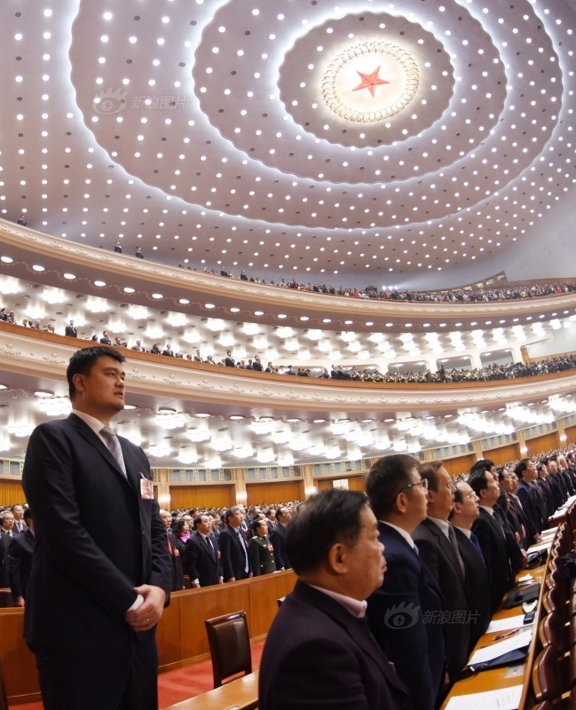 全国政协委员步入会场