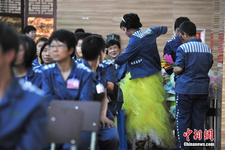 据了解,该活动是云南省第三女子监狱以昆明市一所学校成立30周年为