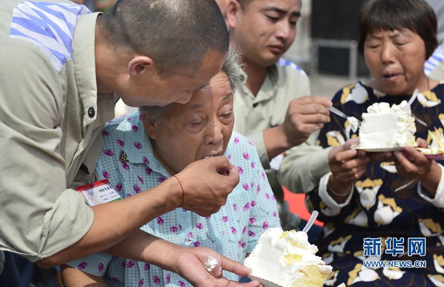 洛阳人口出生_洛阳牡丹(2)