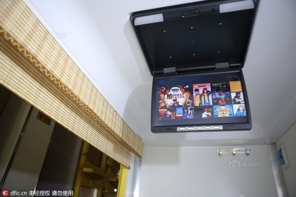 两个黑人轮奸视频