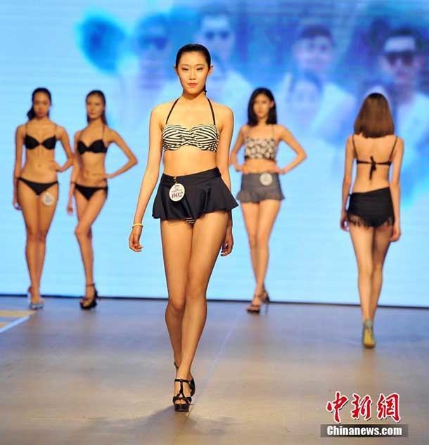 两男吸乳一女奶的社会特征