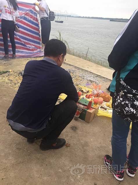 老熟女亂伦AV