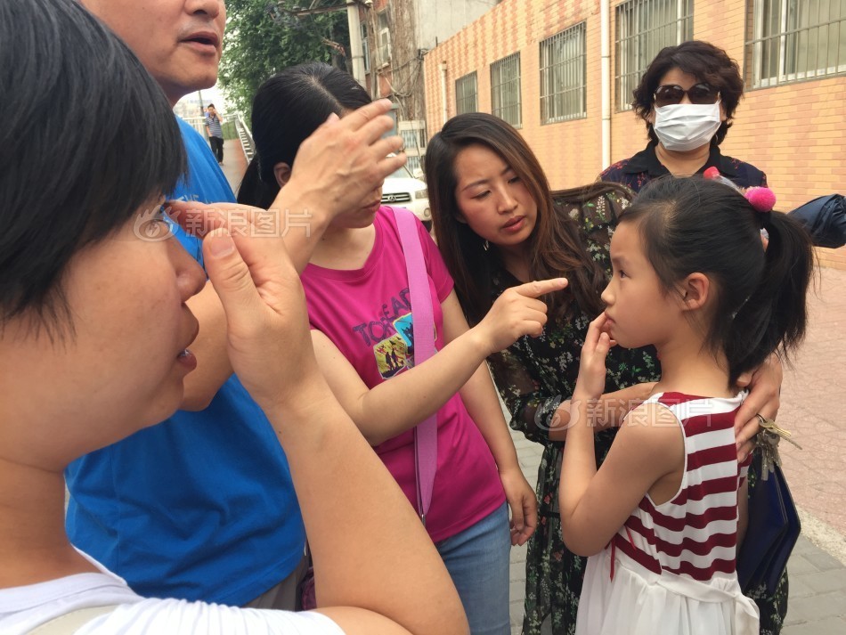 啊轻点灬大巴太粗太长了视频