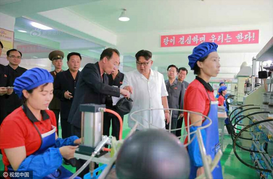 校花公交车被多人伦