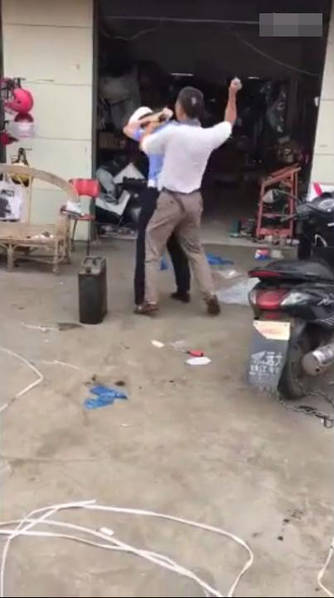 女人扒开腿秘 打扑克动