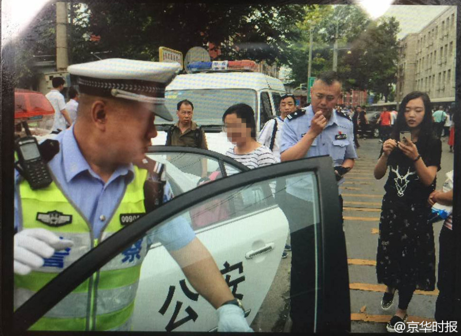 沟厕撒尿看个够