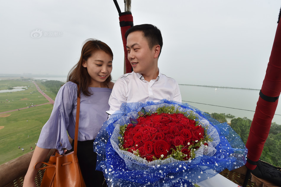 寂寞人妻不满足出轨韩国三级