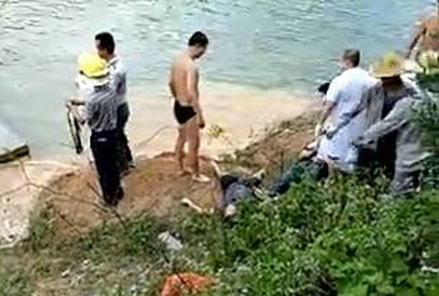 男生的坤坤插入女生的坤坤