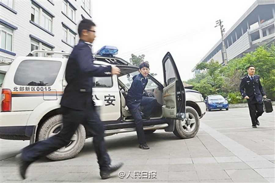 女扑扒开 让客人添