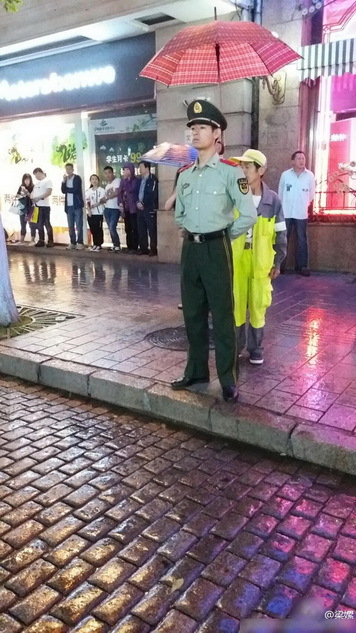 乱轮三级片夫妻交换