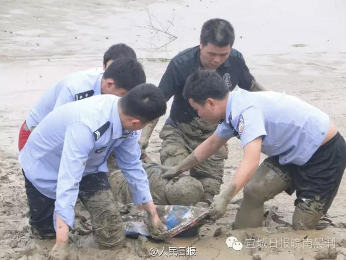 白丝美女被操