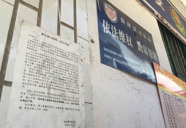 魅魔被当众调教扒开屁股抽打