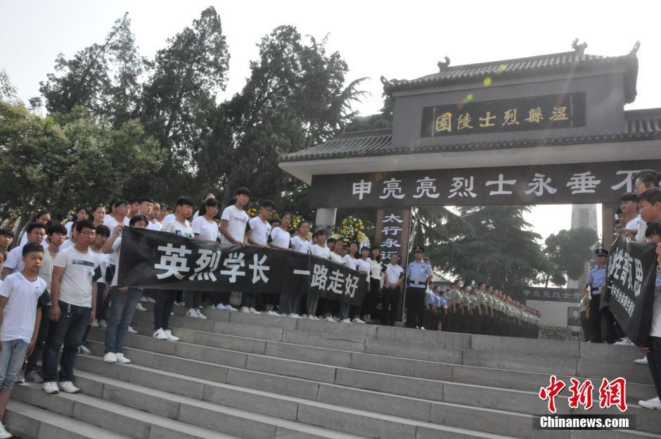 少妇被黑人到高潮喷出白浆武则天