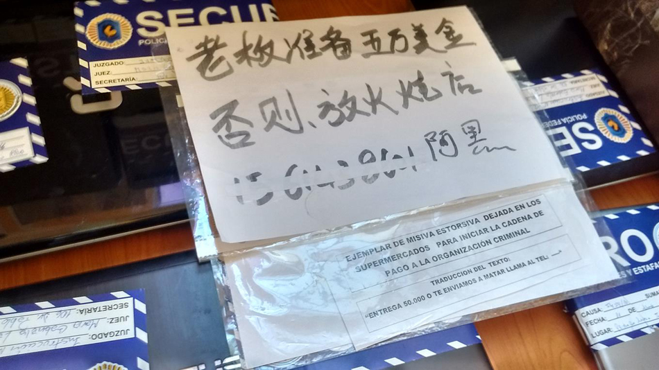 細身巨乳