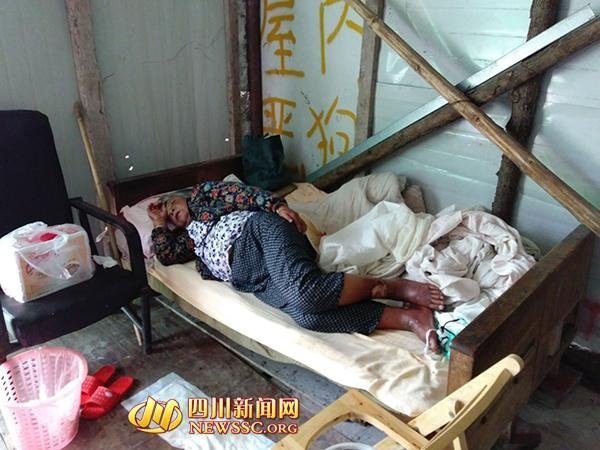 美女扒开秘 让男人桶爽
