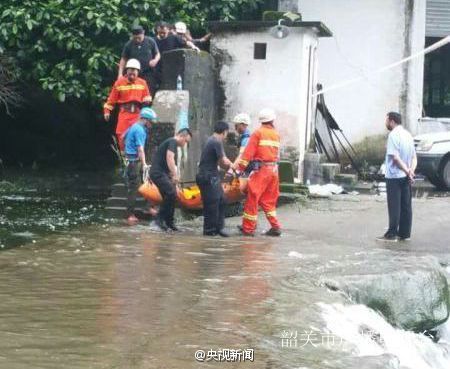 巜一边亲一边摸下奶韩