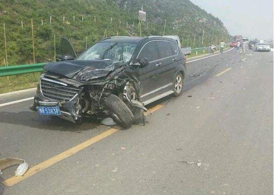 辣模裸泳