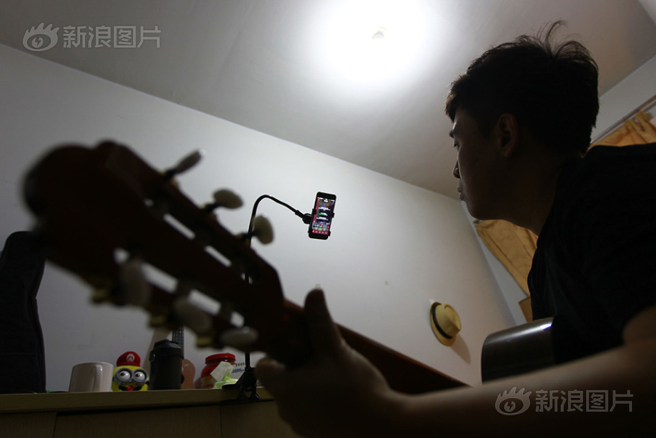 美女又爽 又黄 脱脱内内动漫