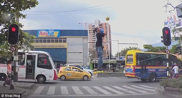 娇妻被猛男老外玩三p5