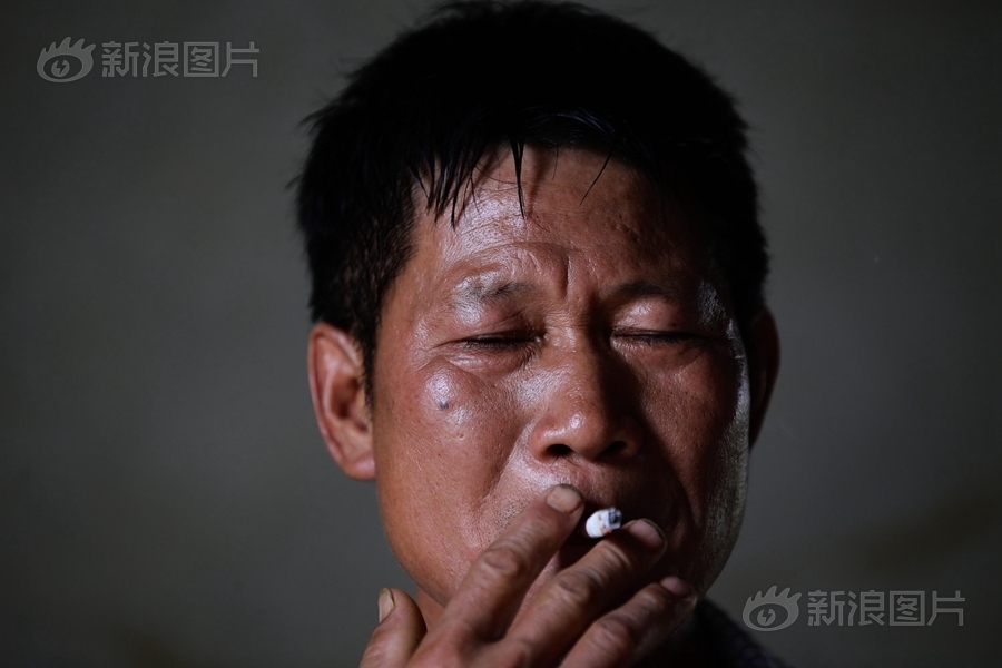 jk美女扒开胸罩秘 露出奶