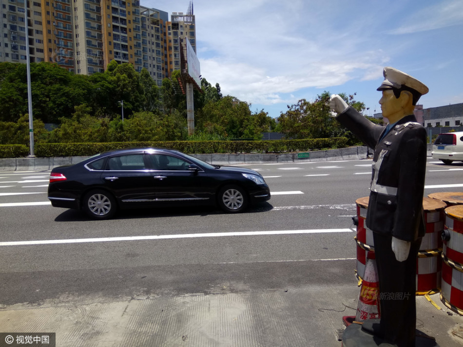 男同桌玩我奶头我j扒我内衣内裤
