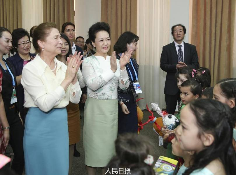 严雨霏 张婉莹 罗智莹