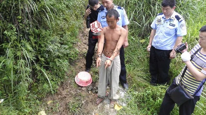 湖北一男子用斧頭將發小斬首組圖：他有了女友就不管我