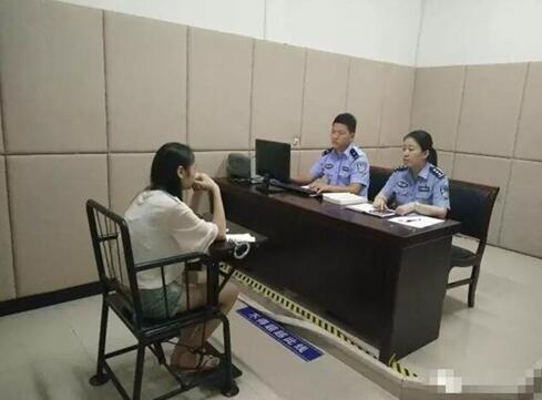 韩国少妇3P视频