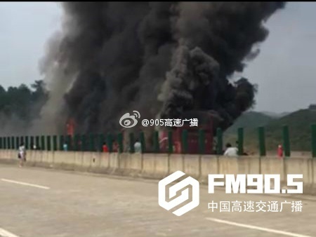 白丝校花被 狂揉大胸照片