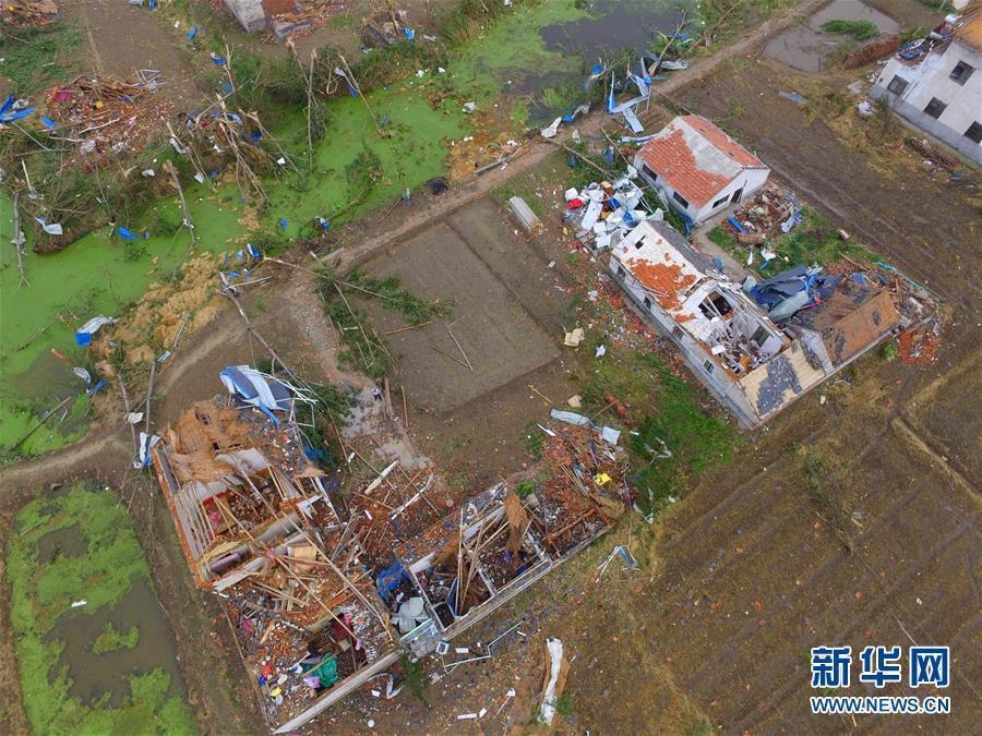 甘雨撕开内衣 吸奶头动漫
