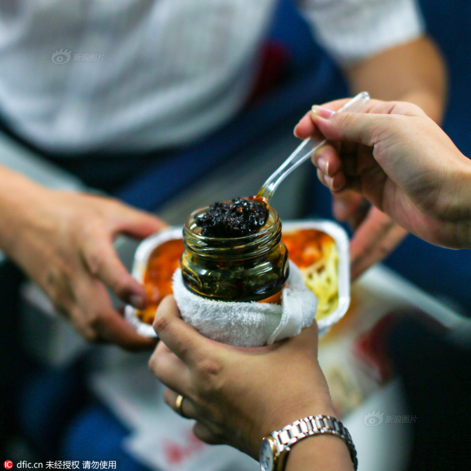 小舞 扒腿让我c的电影