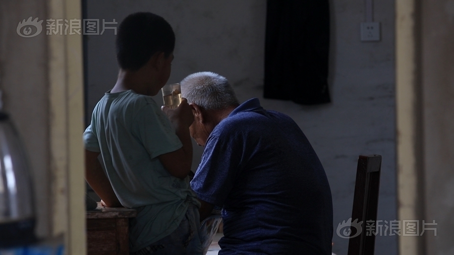 班花脱裤子让我 进去动漫