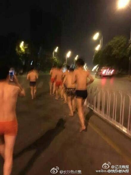 國模