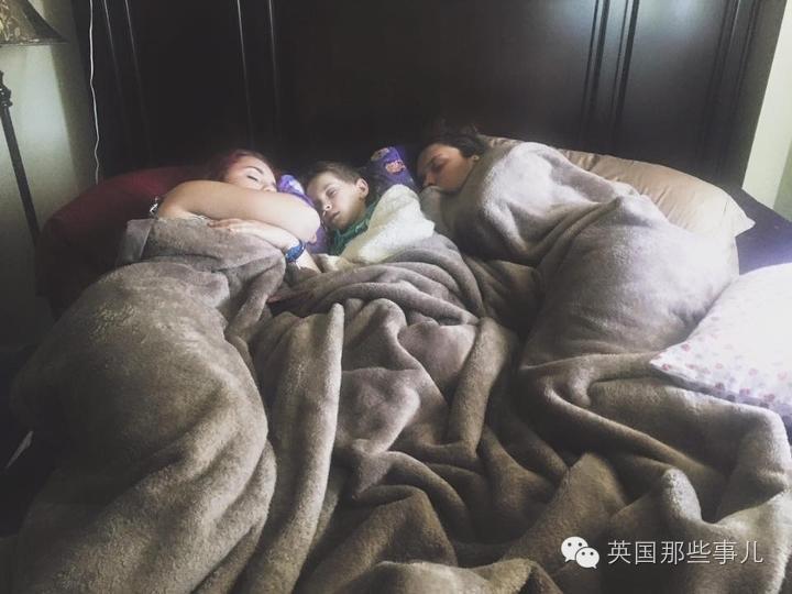 噜噜噜色