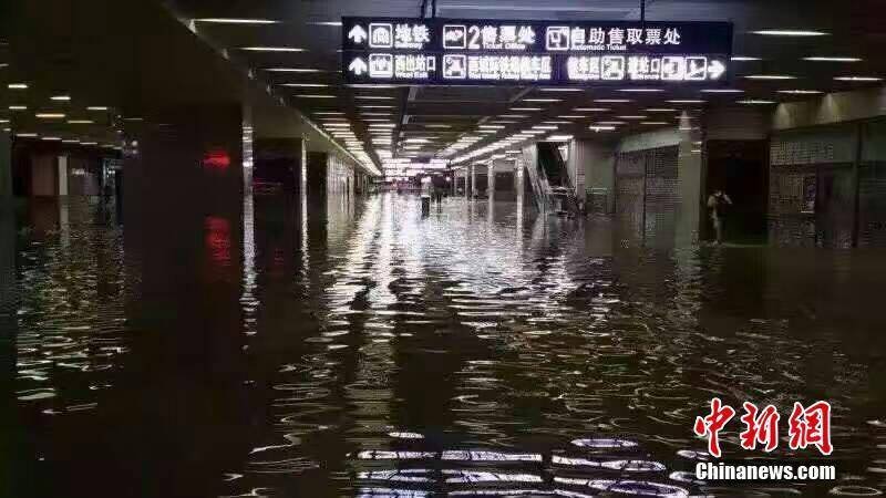 厨房掀开馊了裙子挺进去